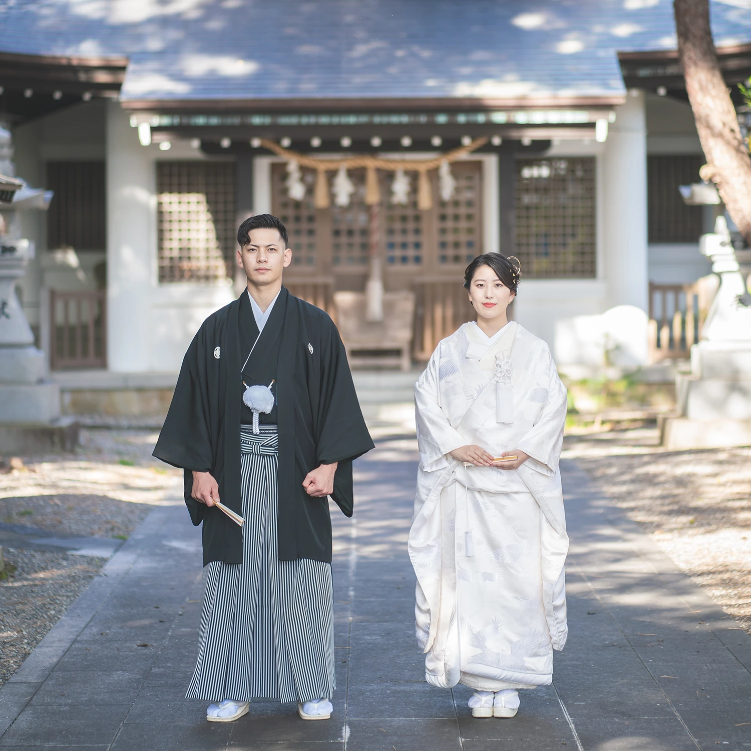 高知県内の神社でのフォトウェディングの様子